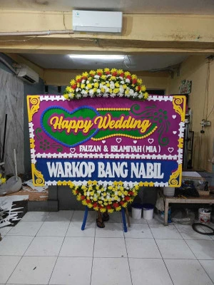 Papan Bunga di Modernland